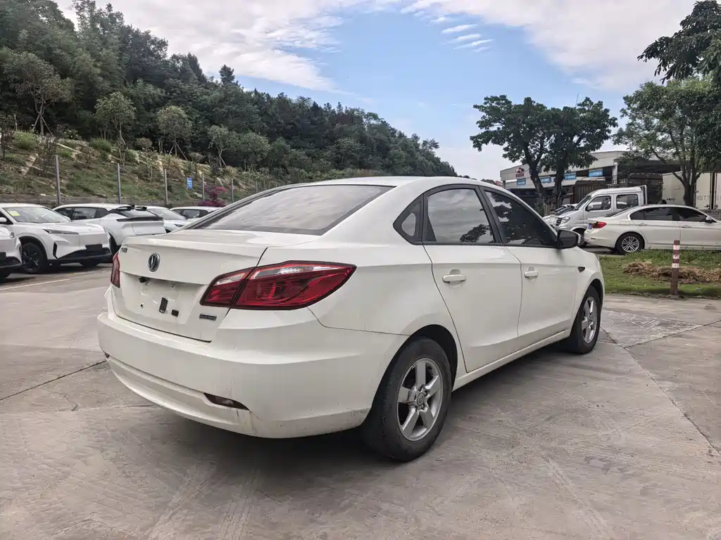 Changan Eado 2015 — фото 5