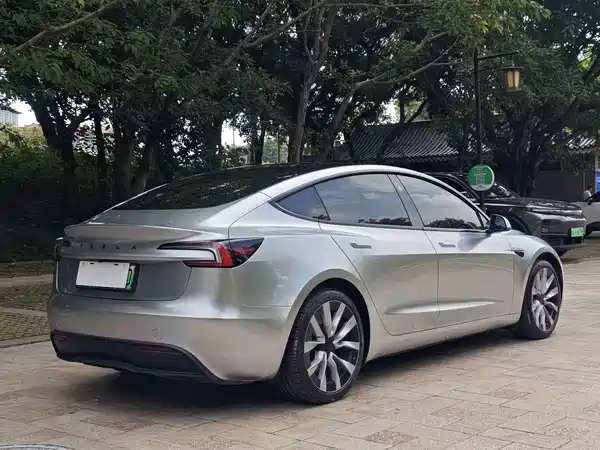 Tesla Model 3 2025