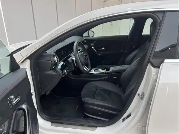 Mercedes-Benz CLA 2025