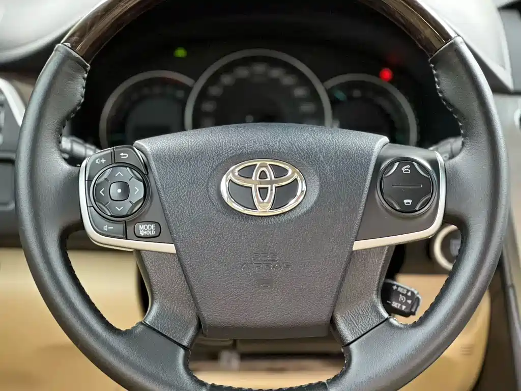 Toyota Camry 2016 — фото 2
