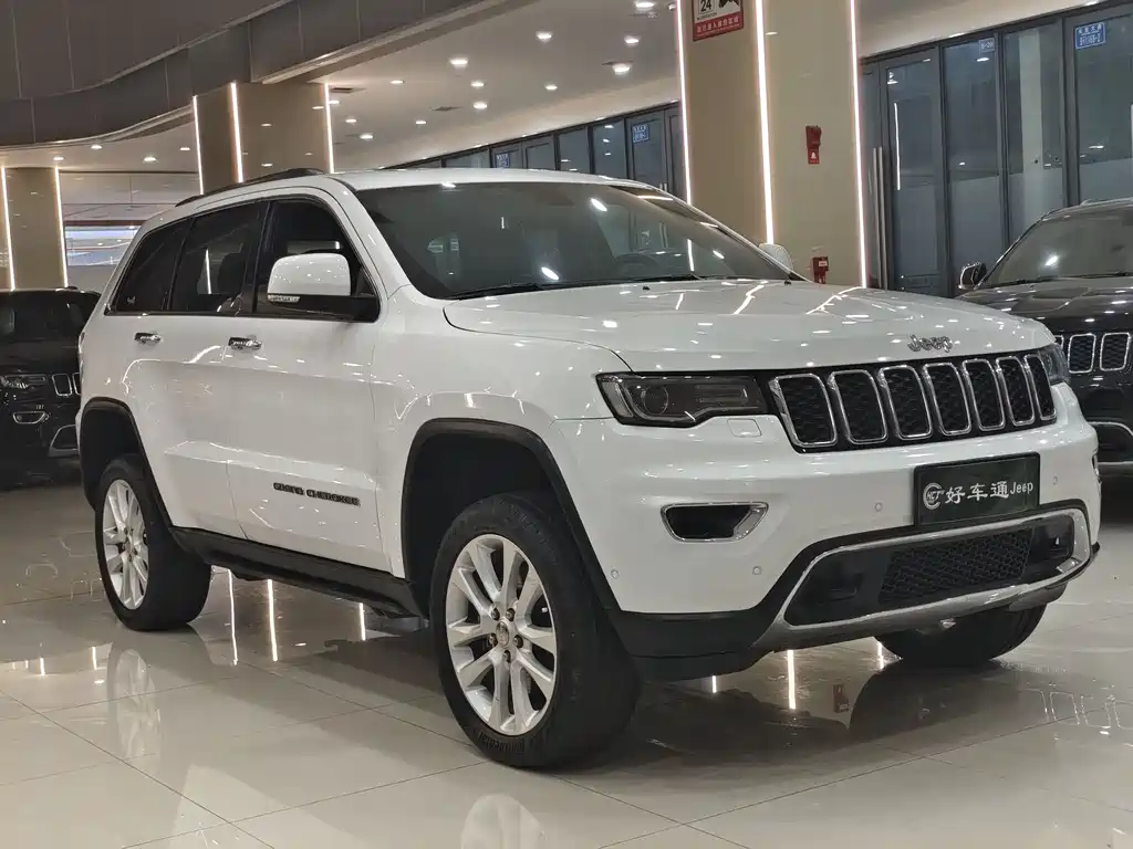 Jeep Grand Cherokee 2017 — фото 3