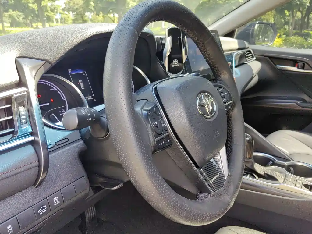 Toyota Camry 2021 — фото 17