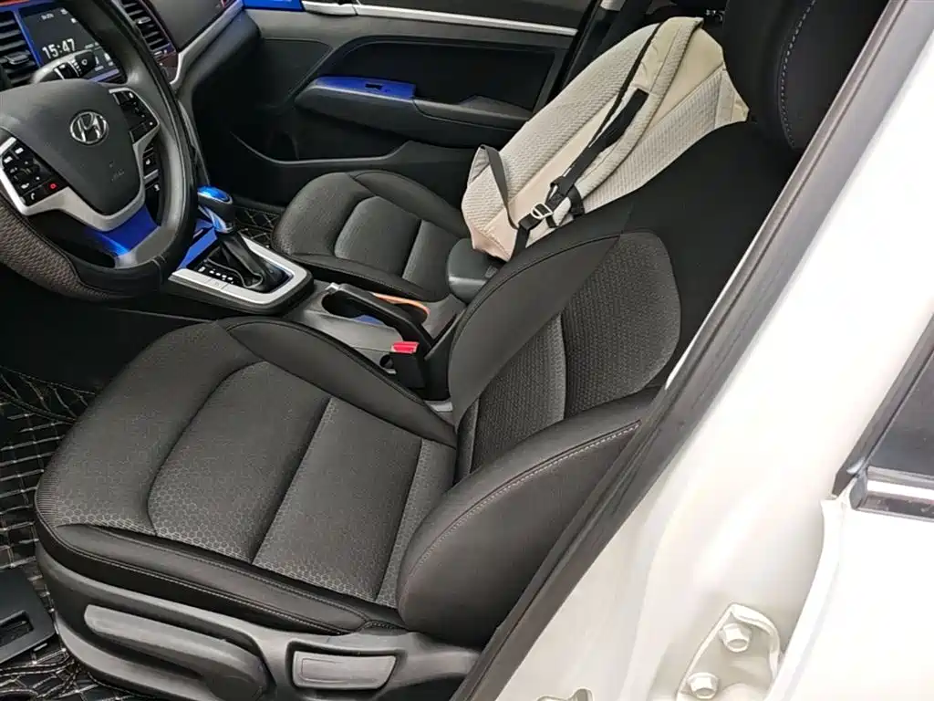 Hyundai Elantra 2018 — фото 15