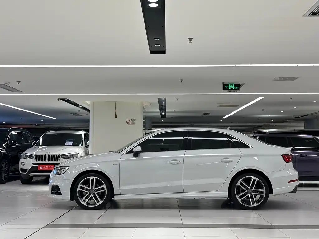 Audi A3 2018 — фото 4