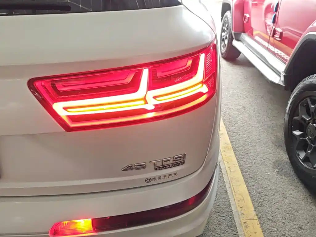 Audi Q7 2016 — фото 8