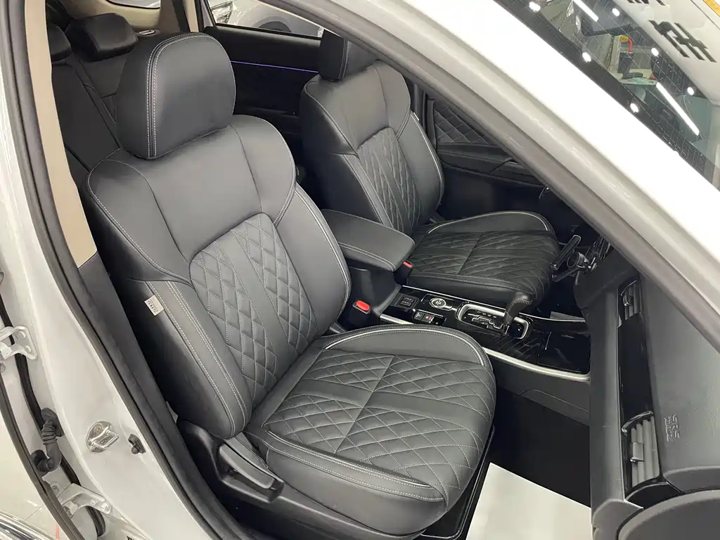Mitsubishi Outlander 2021 — фото 16