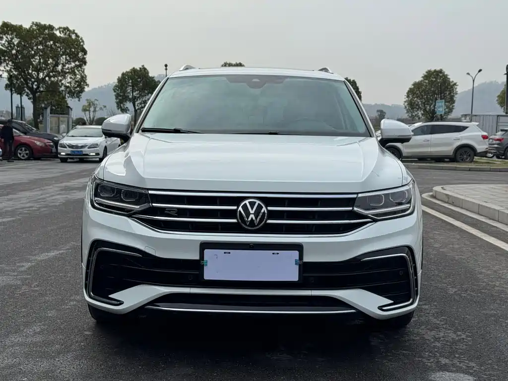 Volkswagen Tiguan L 2023 — фото 2