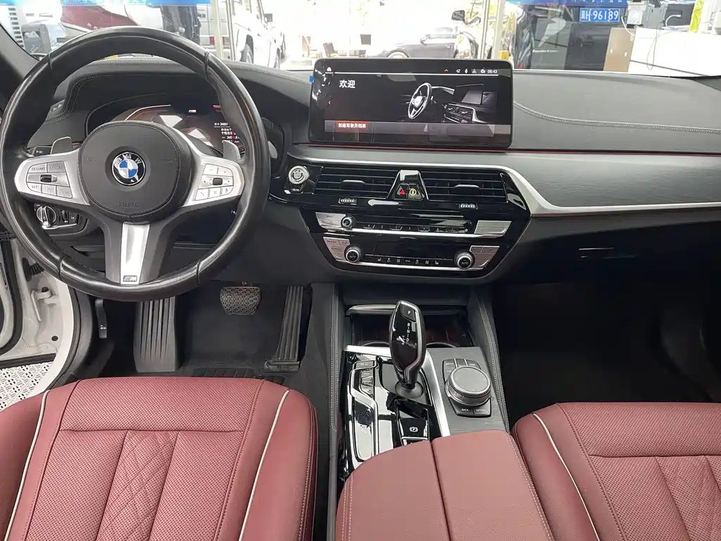 BMW 5 Series 2023 — фото 9
