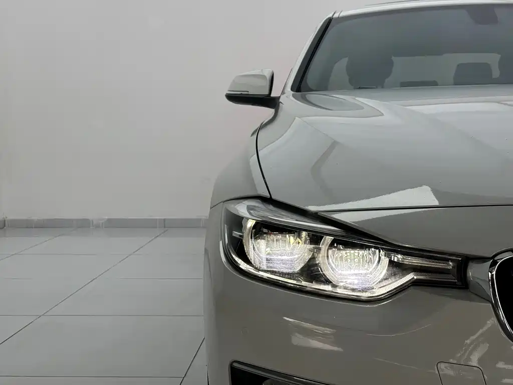 BMW 3 Series 2017 — фото 10