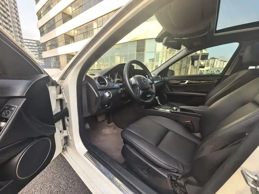 Mercedes-Benz C-Class 2011