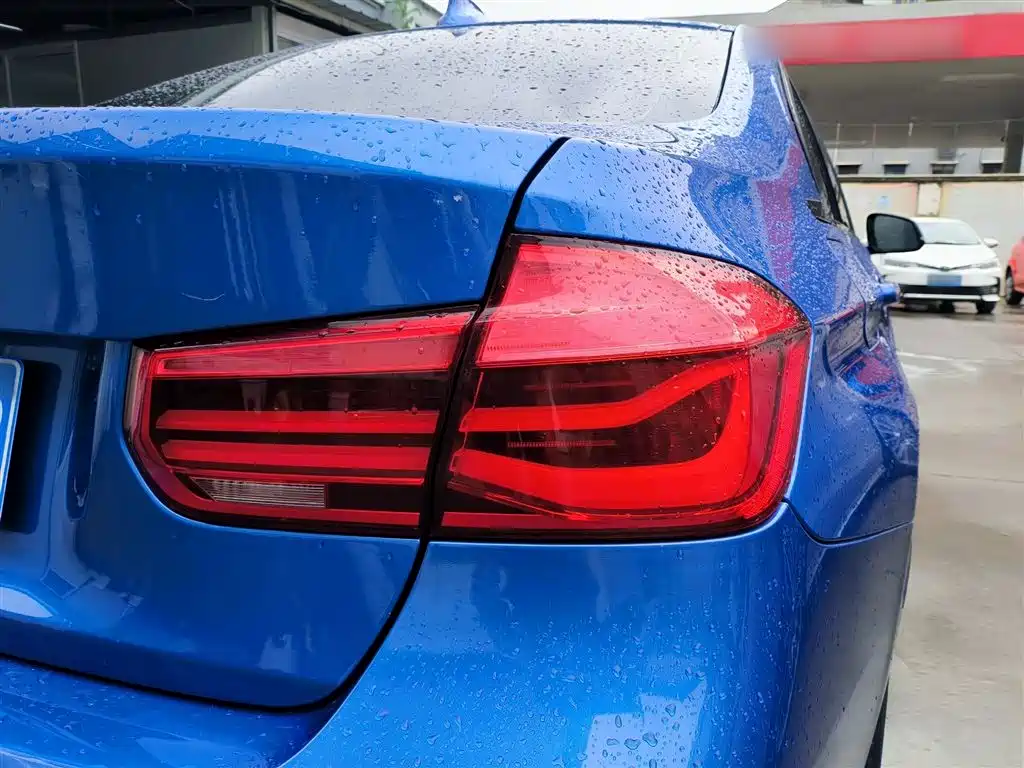 BMW 3 Series 2019 — фото 18