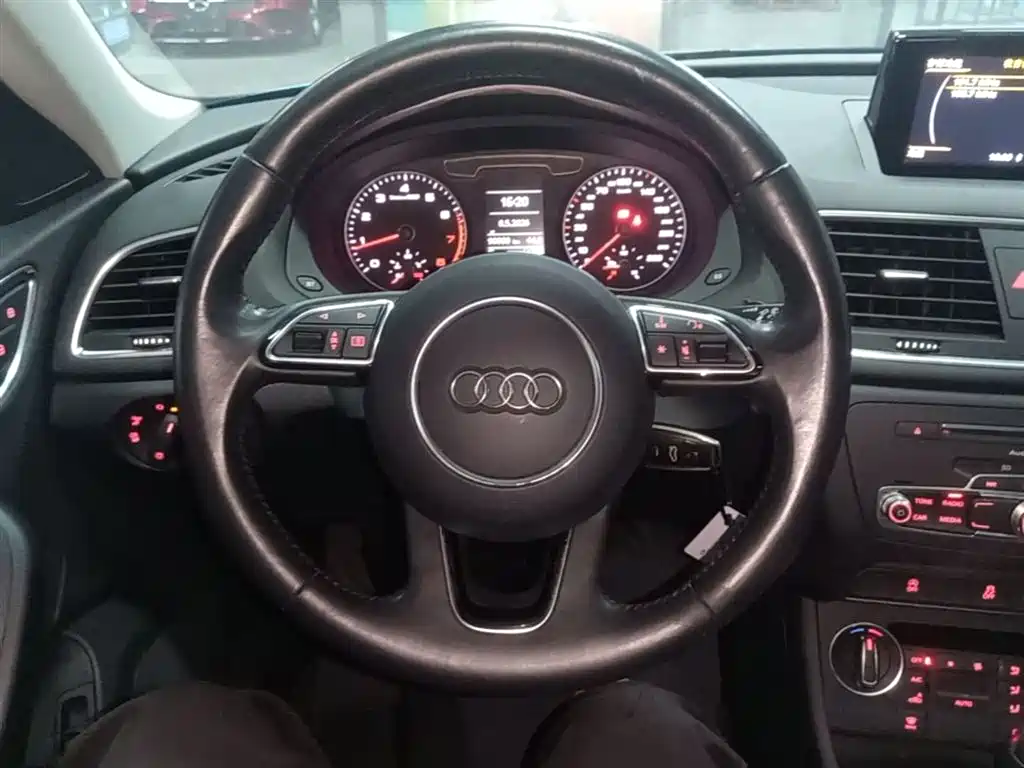 Audi Q3 2017 — фото 11