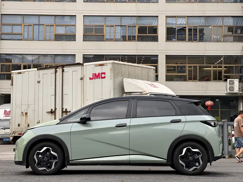 BYD Dolphin 2023
