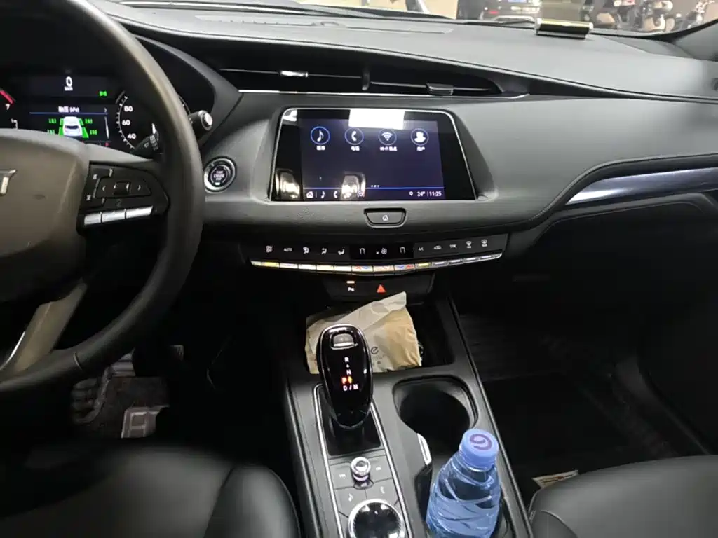 Cadillac XT4 2023 — фото 13