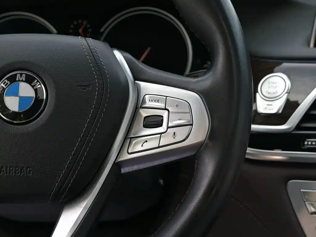 BMW 7 Series 2017 — фото 15