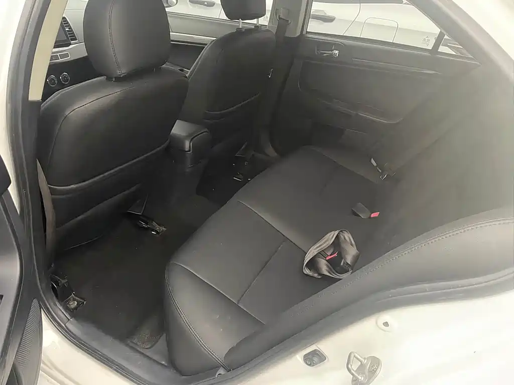 Mitsubishi Lancer EX 2017 — фото 10