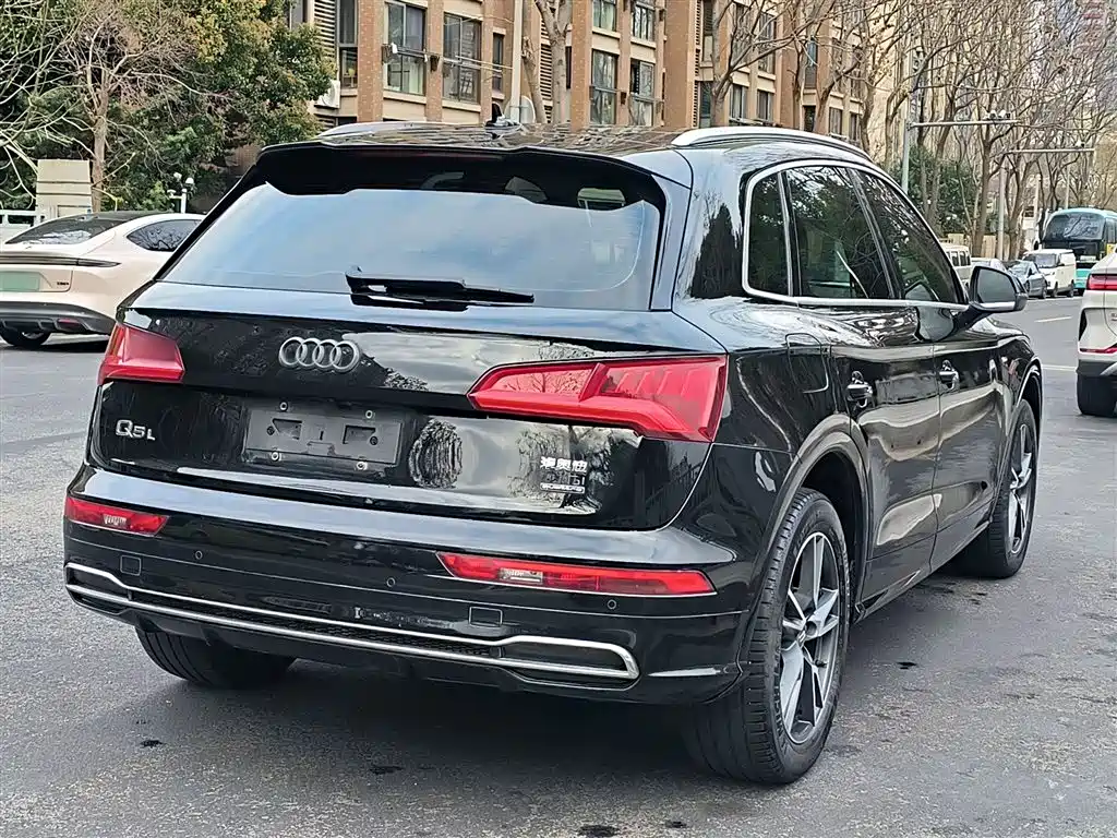 Audi Q5L 2020 — фото 24