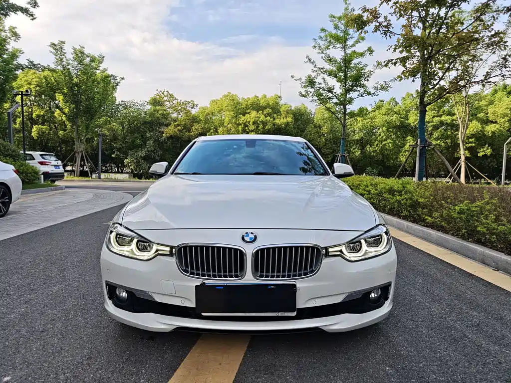 BMW 3 Series 2018 — фото 6