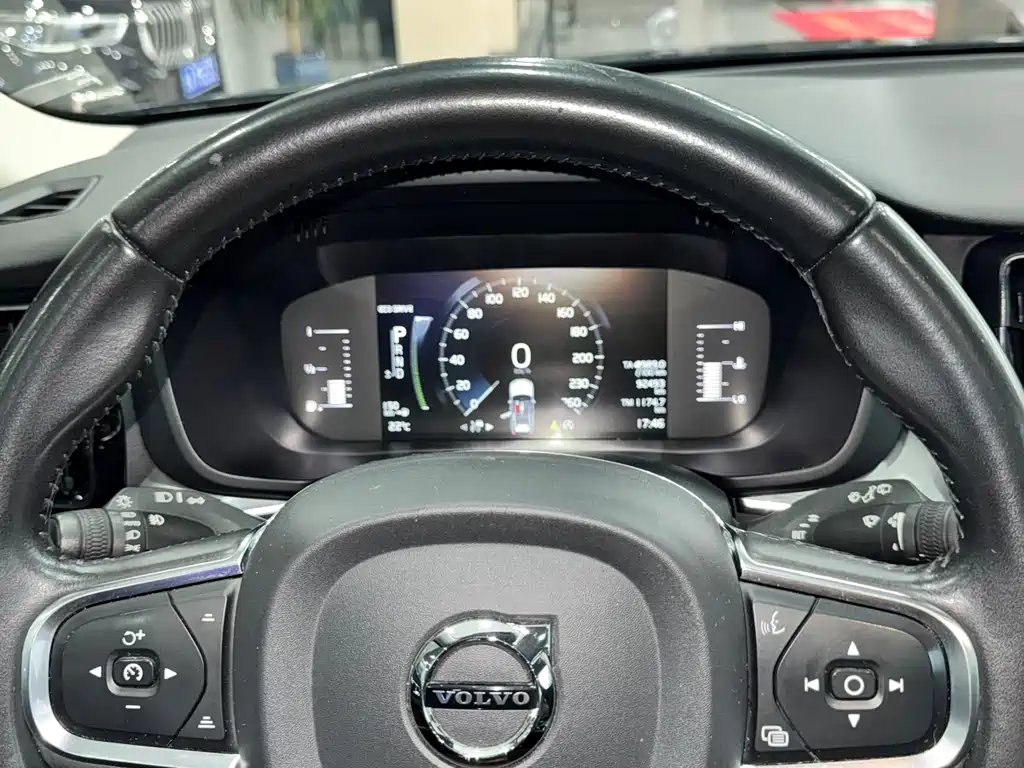 Volvo XC60 2020 — фото 23