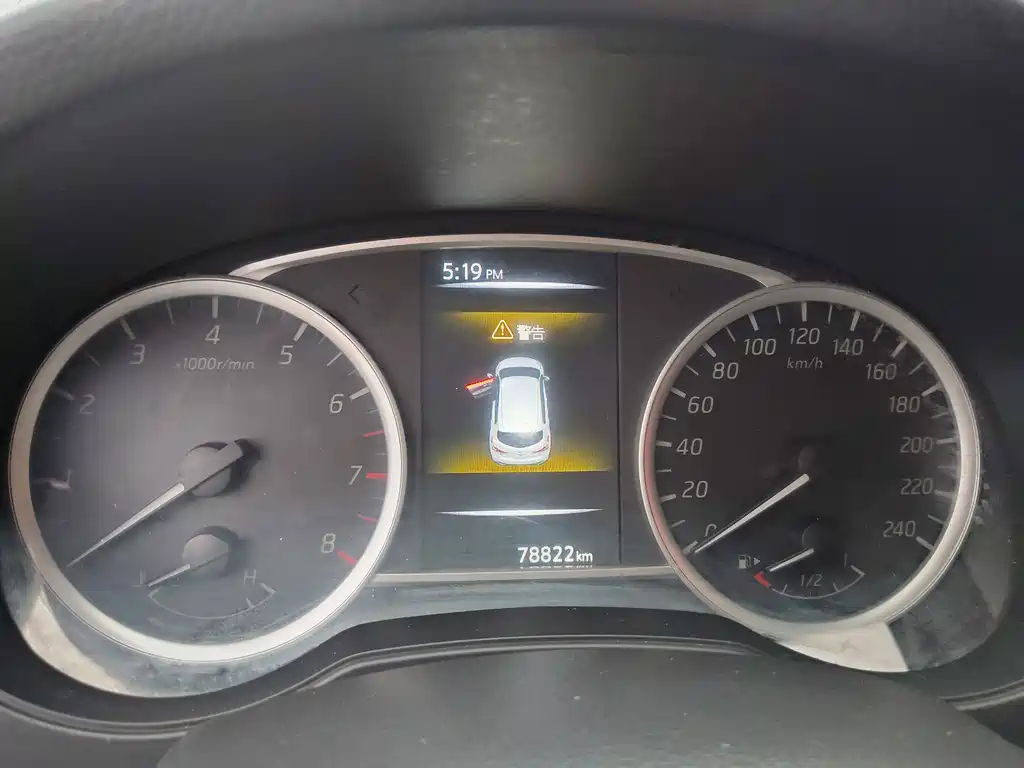 Nissan Tiida 2018 — фото 10