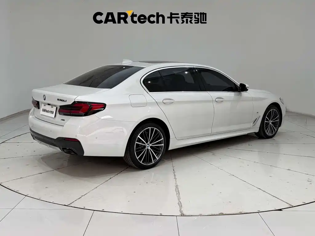 BMW 5 Series 2022 — фото 11