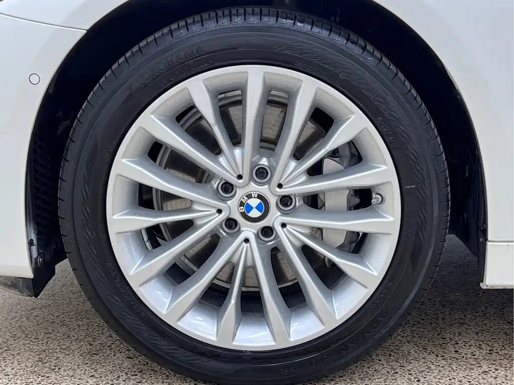 BMW 5 Series 2019 — фото 12
