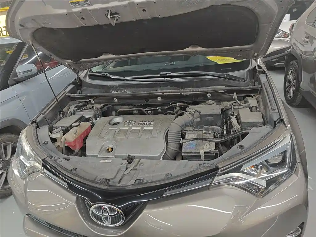Toyota RAV4 2018 — фото 16
