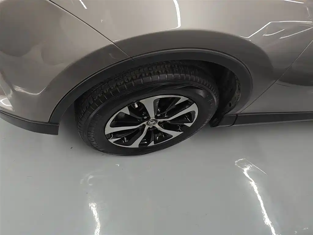 Toyota RAV4 2018 — фото 25