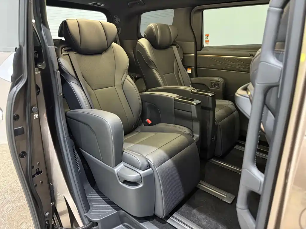 Toyota Alphard 2025 — фото 5