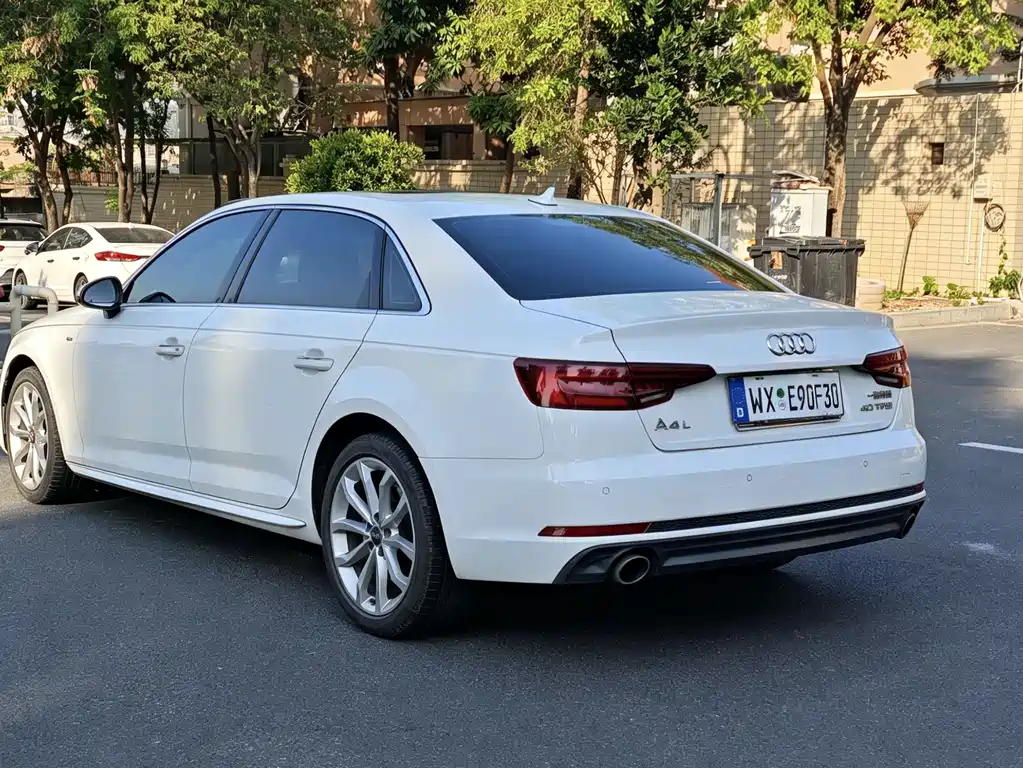 Audi A4L 2018 — фото 13