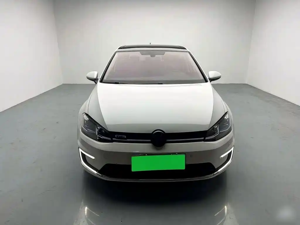 Volkswagen Golf EV 2020 — фото 23