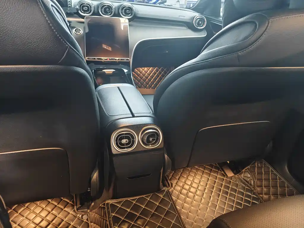 Mercedes-Benz C-Class 2023 — фото 12