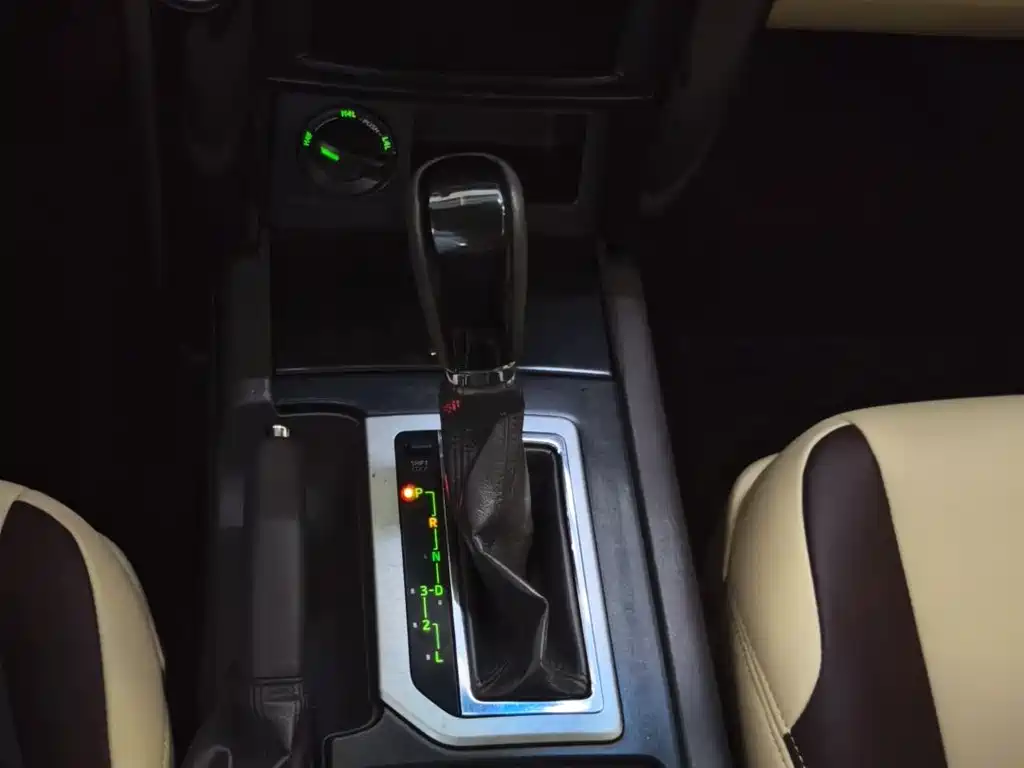 Toyota Prado 2015 — фото 11