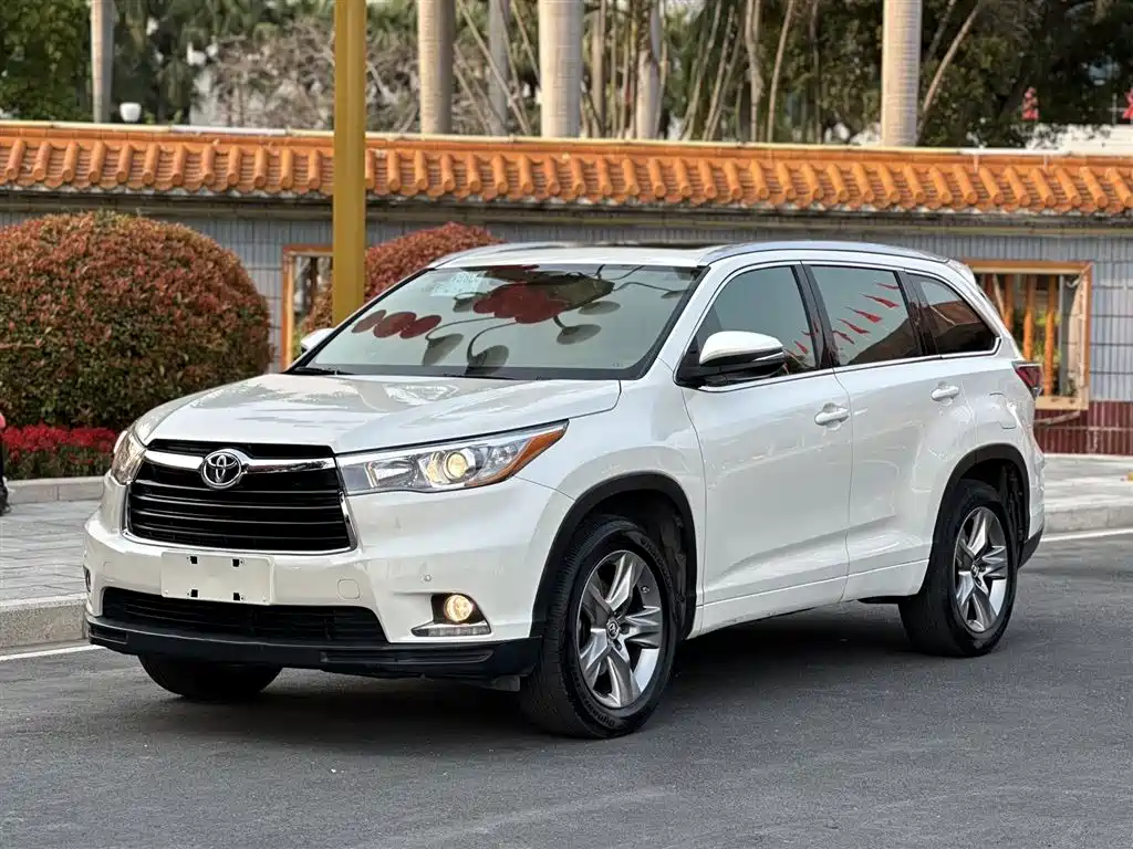 Toyota Highlander 2015 — фото 1
