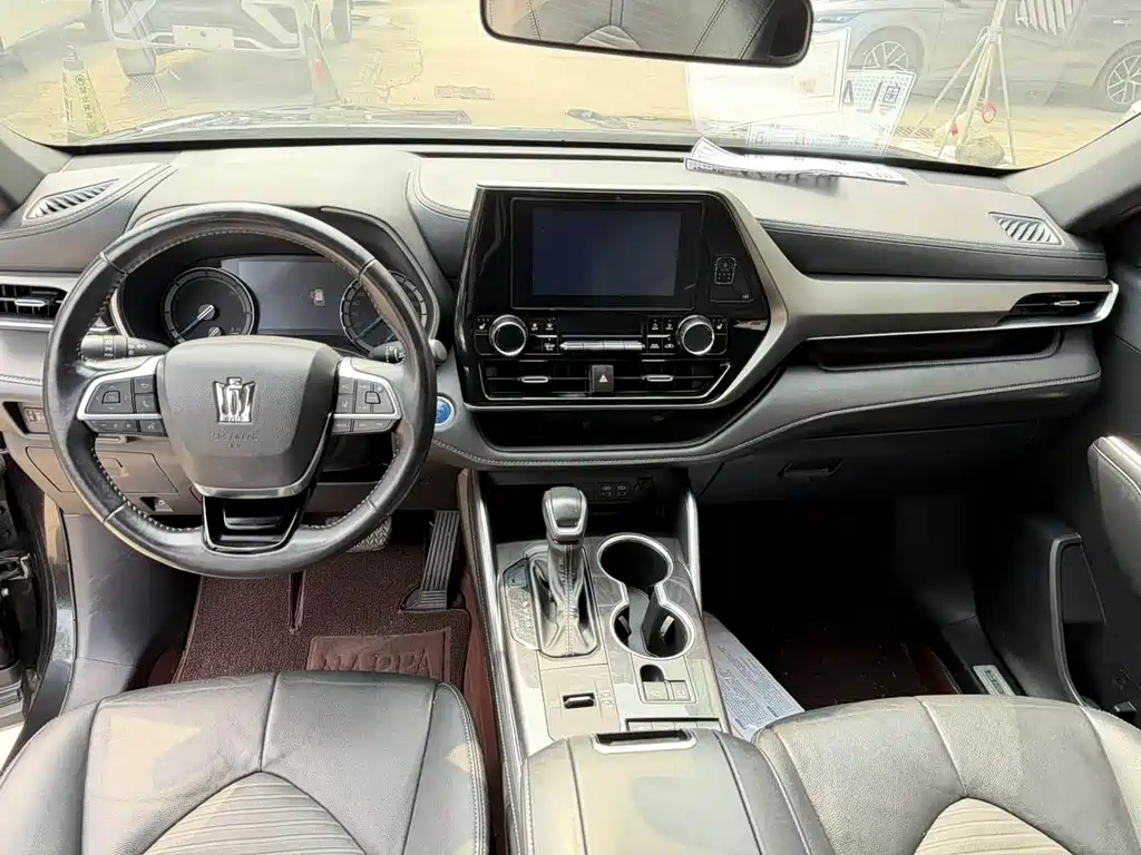Toyota Crown Kluger 2022
