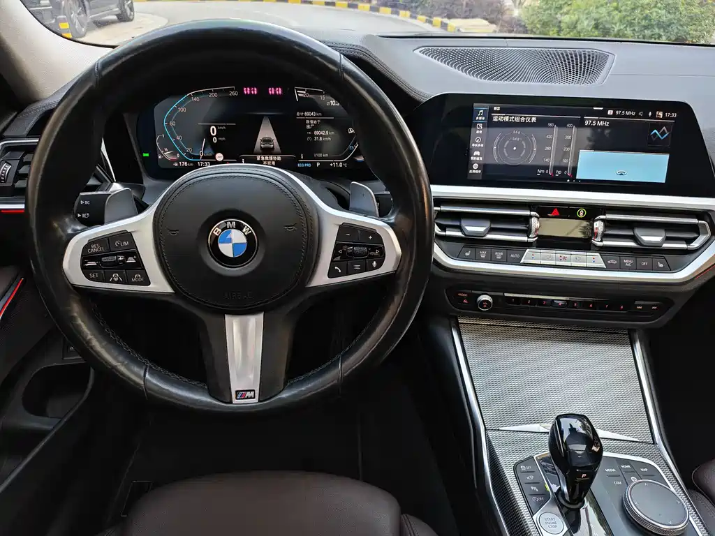 BMW 3 Series 2019 — фото 15