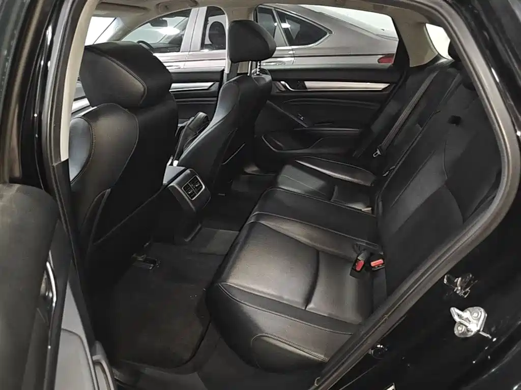 Honda Accord 2020 — фото 17