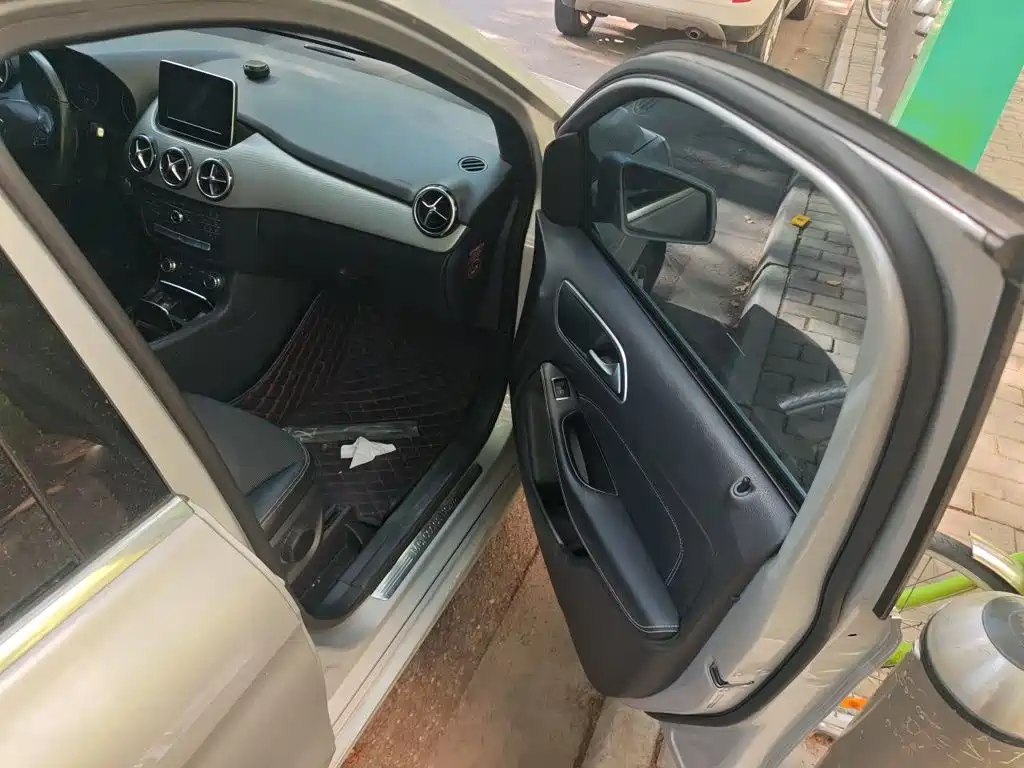 Mercedes-Benz B-Class 2015 — фото 20