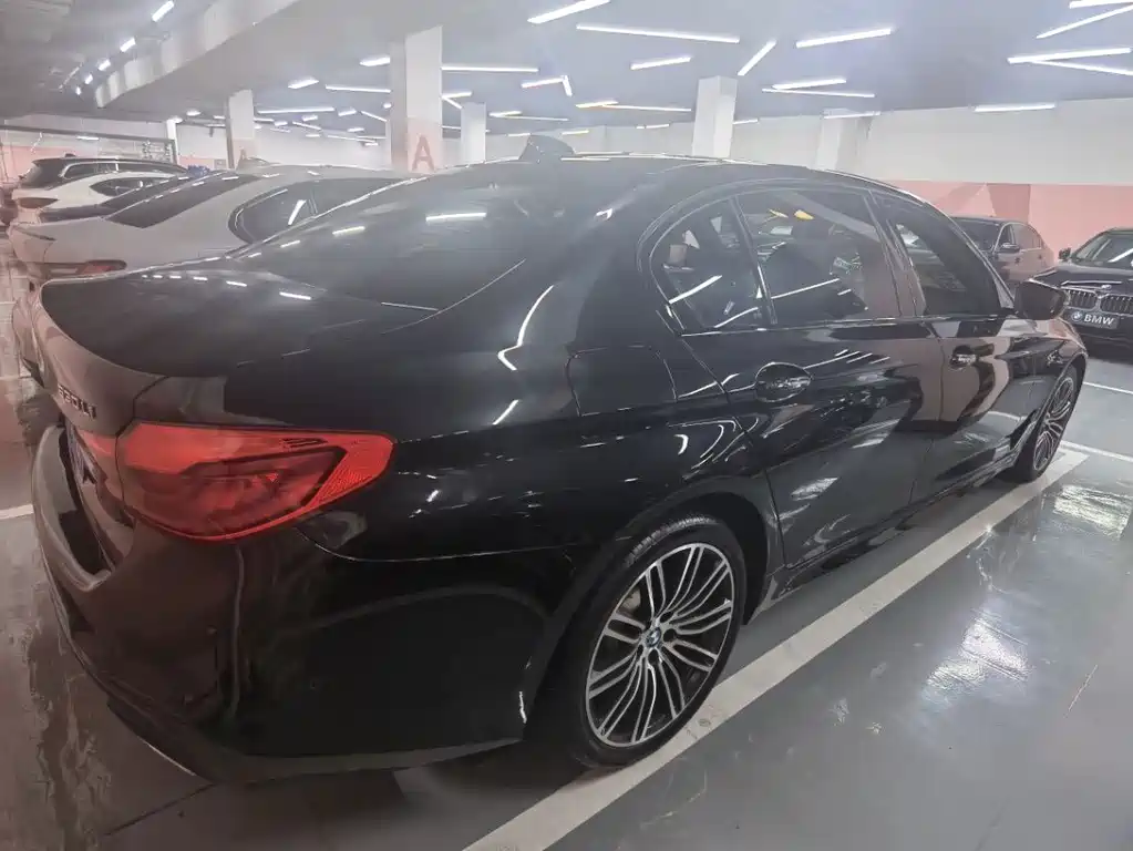BMW 5 Series 2018 — фото 8