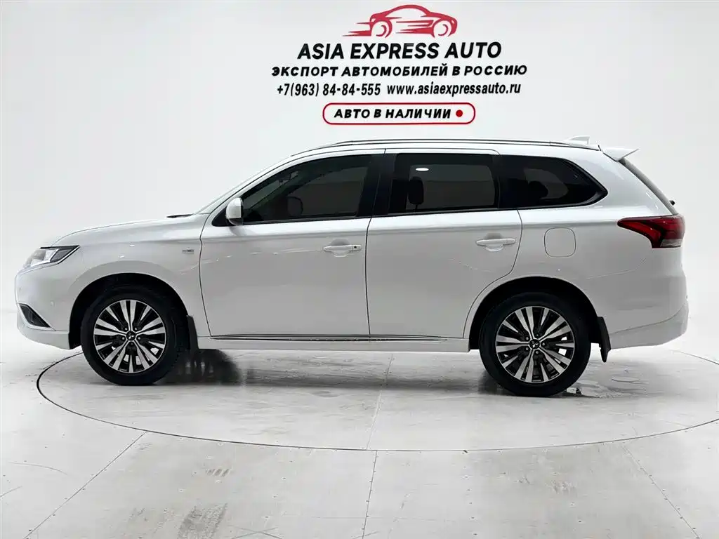 Mitsubishi Outlander 2022 — фото 7