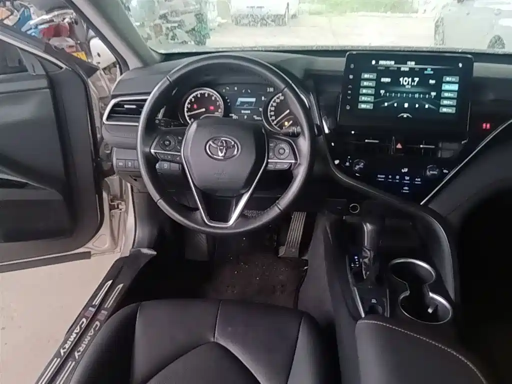 Toyota Camry 2022 — фото 17
