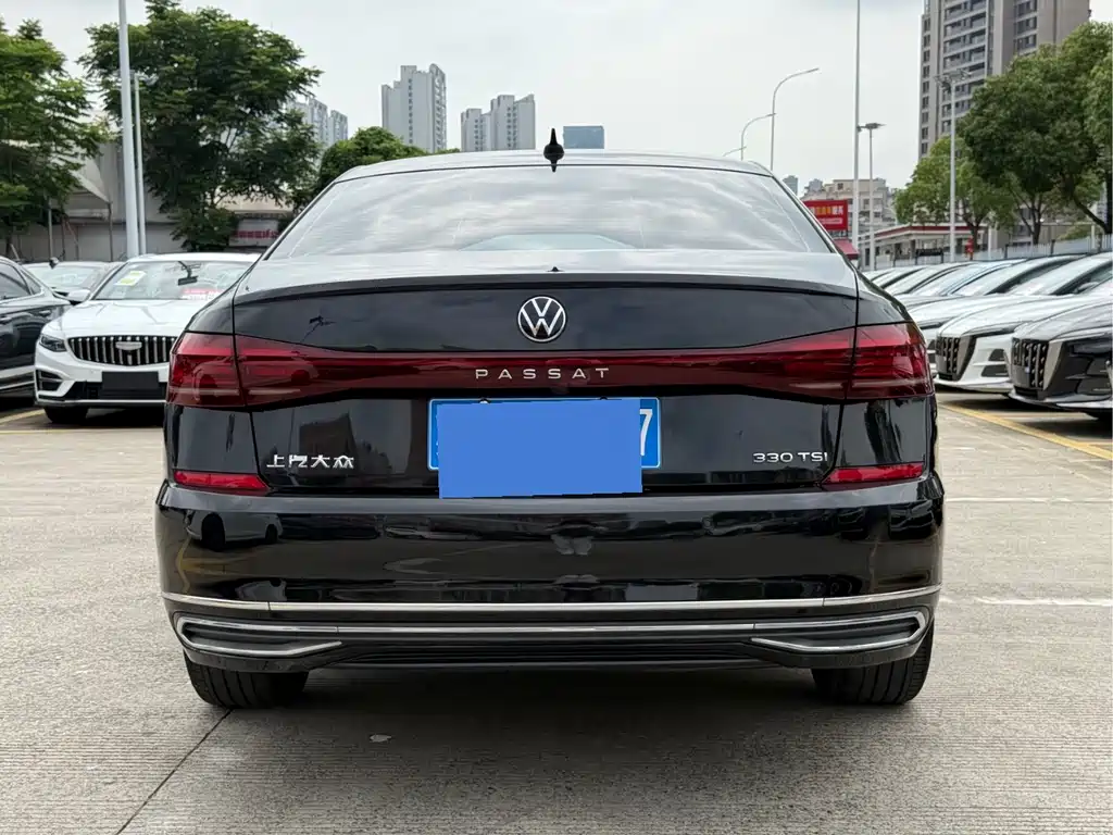 Volkswagen Passat 2022 — фото 6