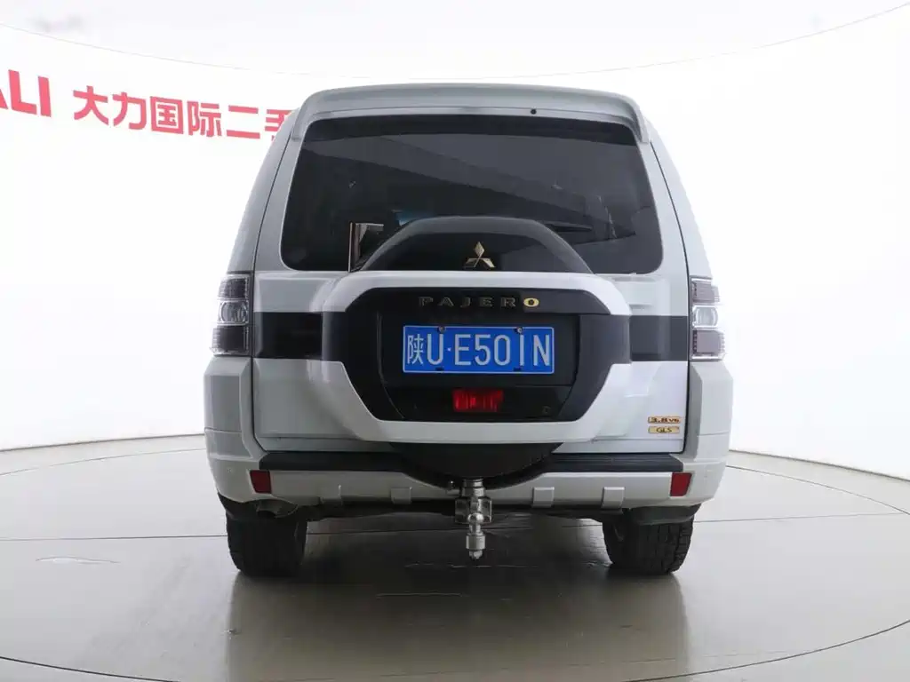 Mitsubishi Pajero 2018 — фото 11