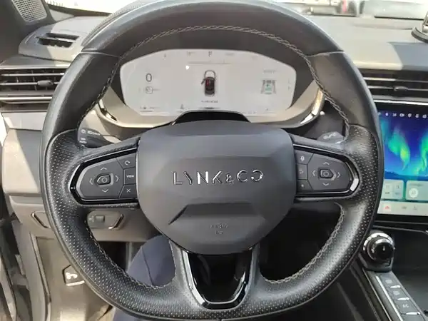 Lynk & Co 01 2023
