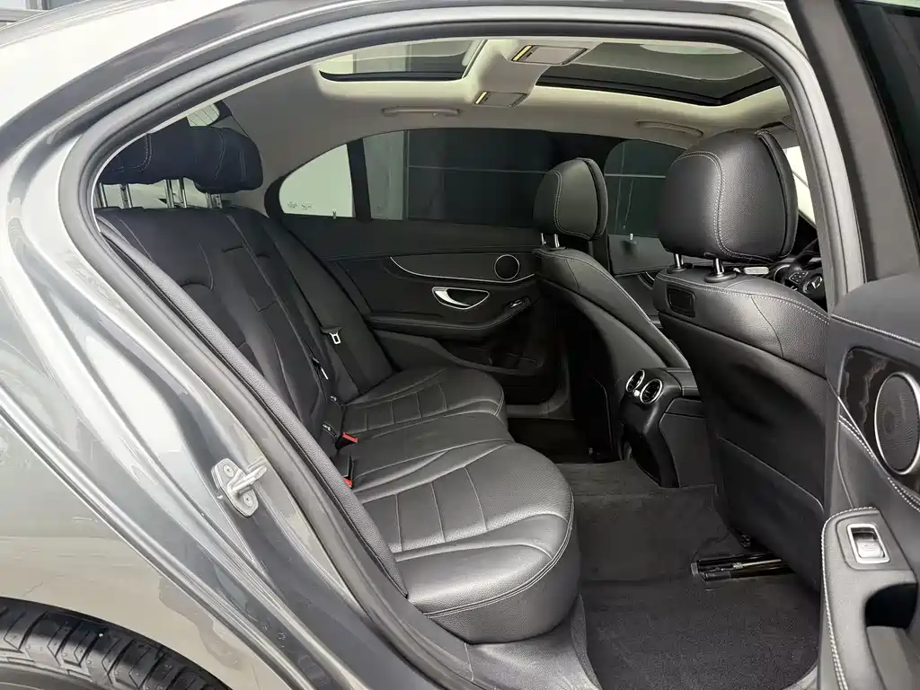 Mercedes-Benz C-Class 2018 — фото 17