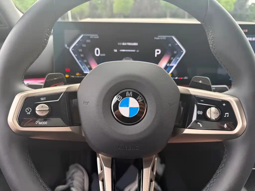 BMW 5 Series 2025 — фото 14