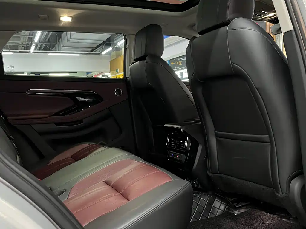 Land Rover Evoque 2023 — фото 13
