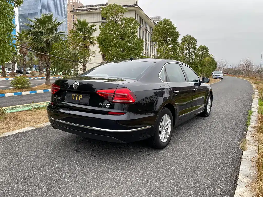 Volkswagen Passat 2018 — фото 8