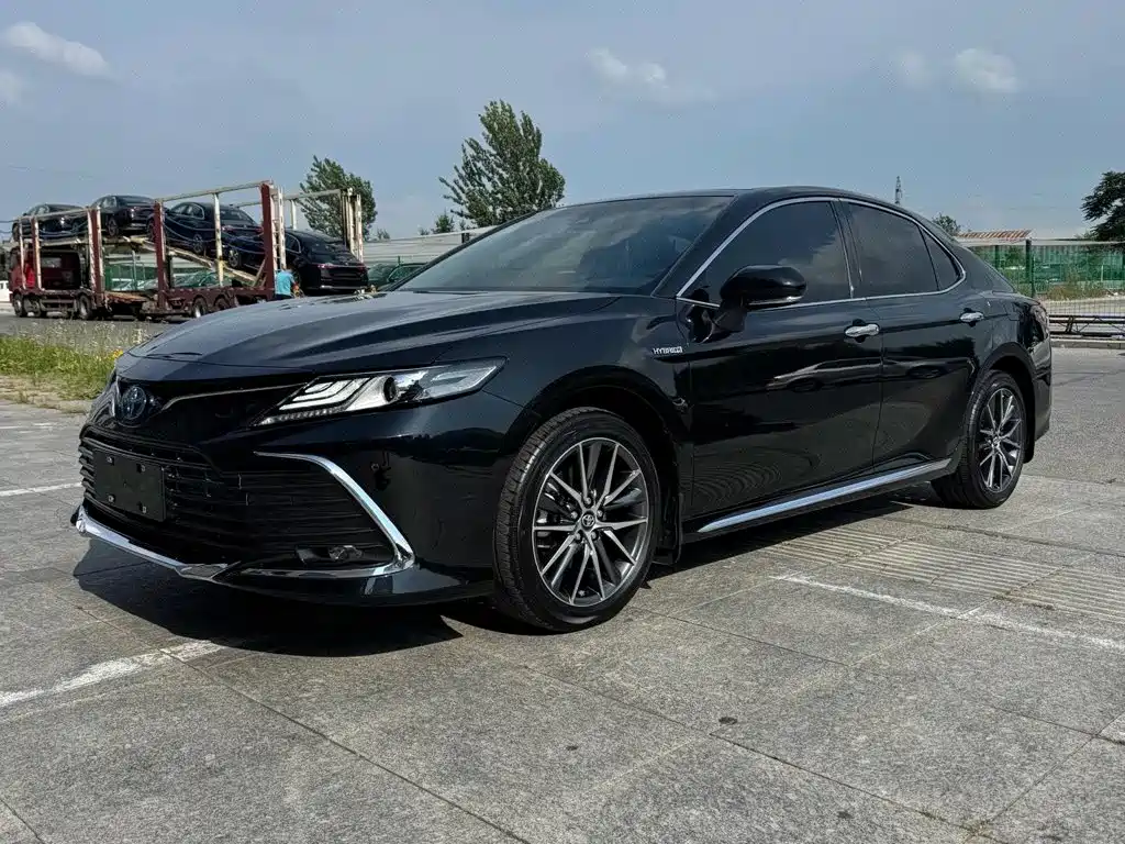 Toyota Camry 2024 — фото 1