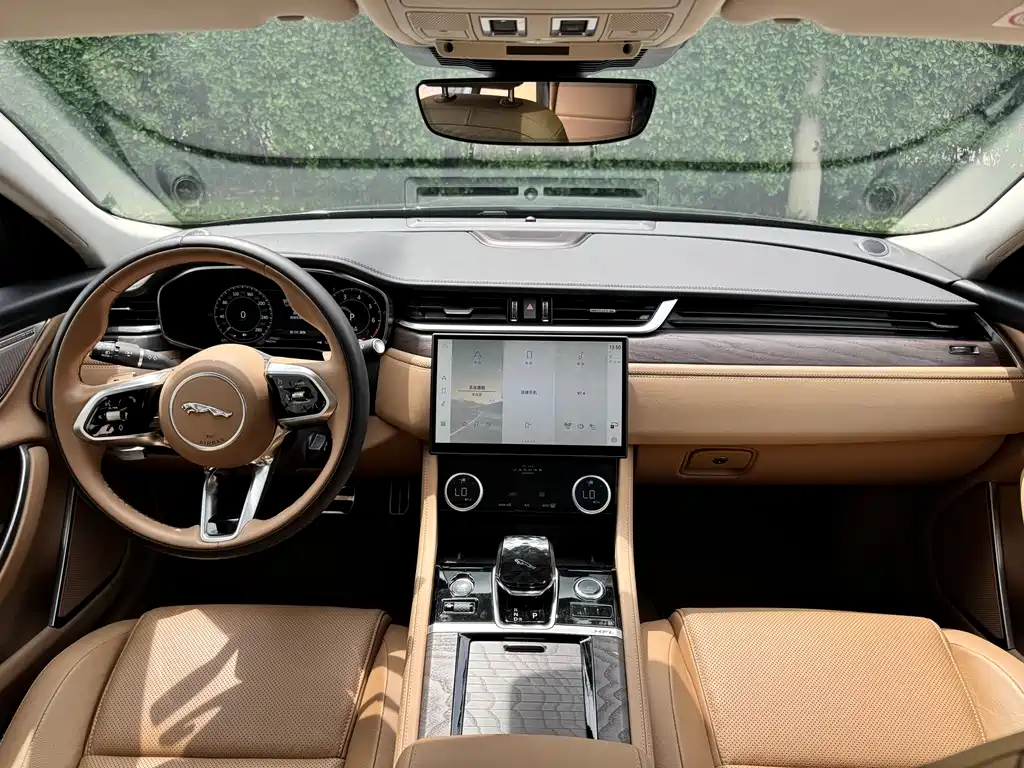 Jaguar XFL 2025 — фото 15